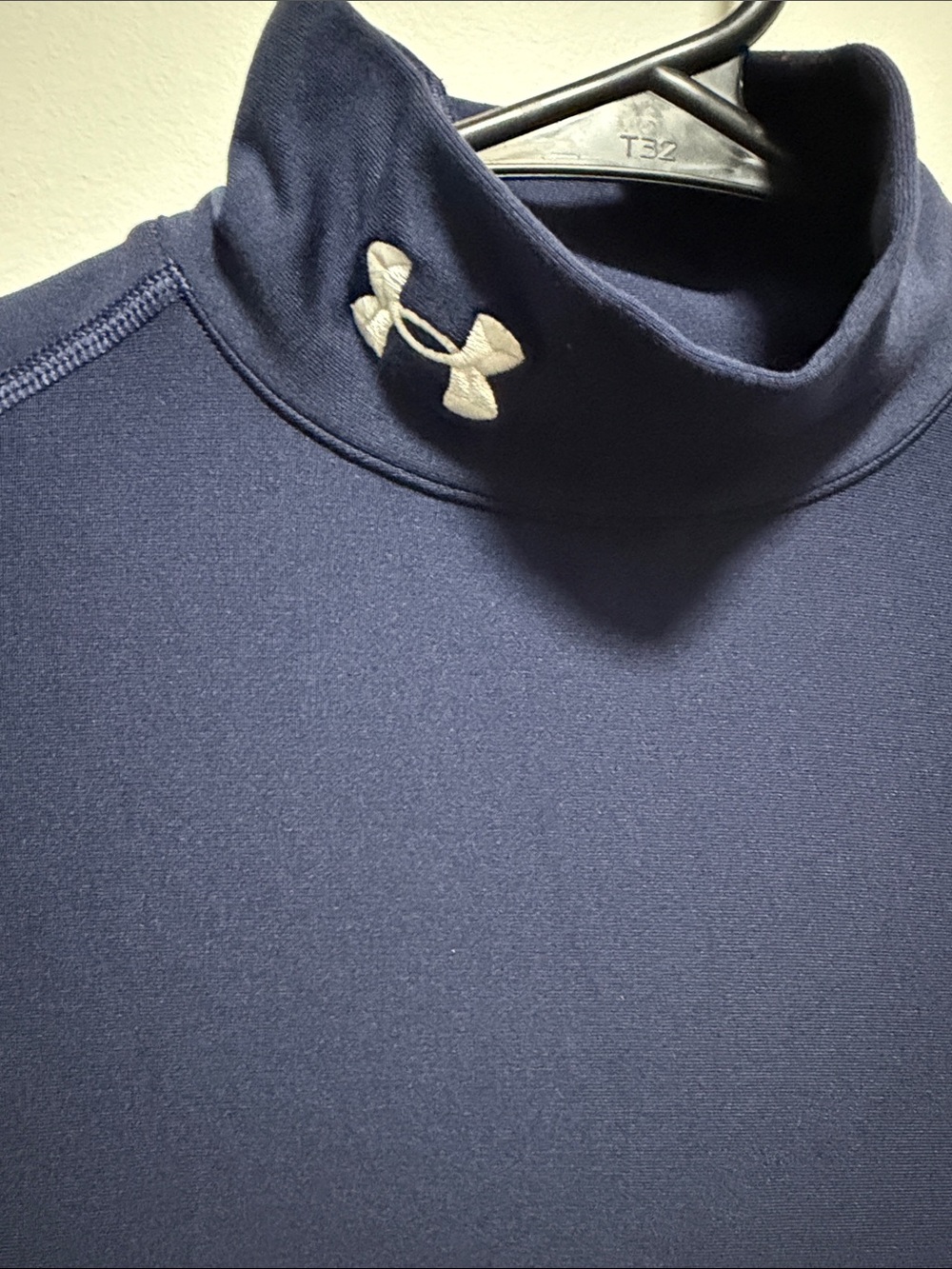 Under Armour Men’s Navy coldwear compression Top